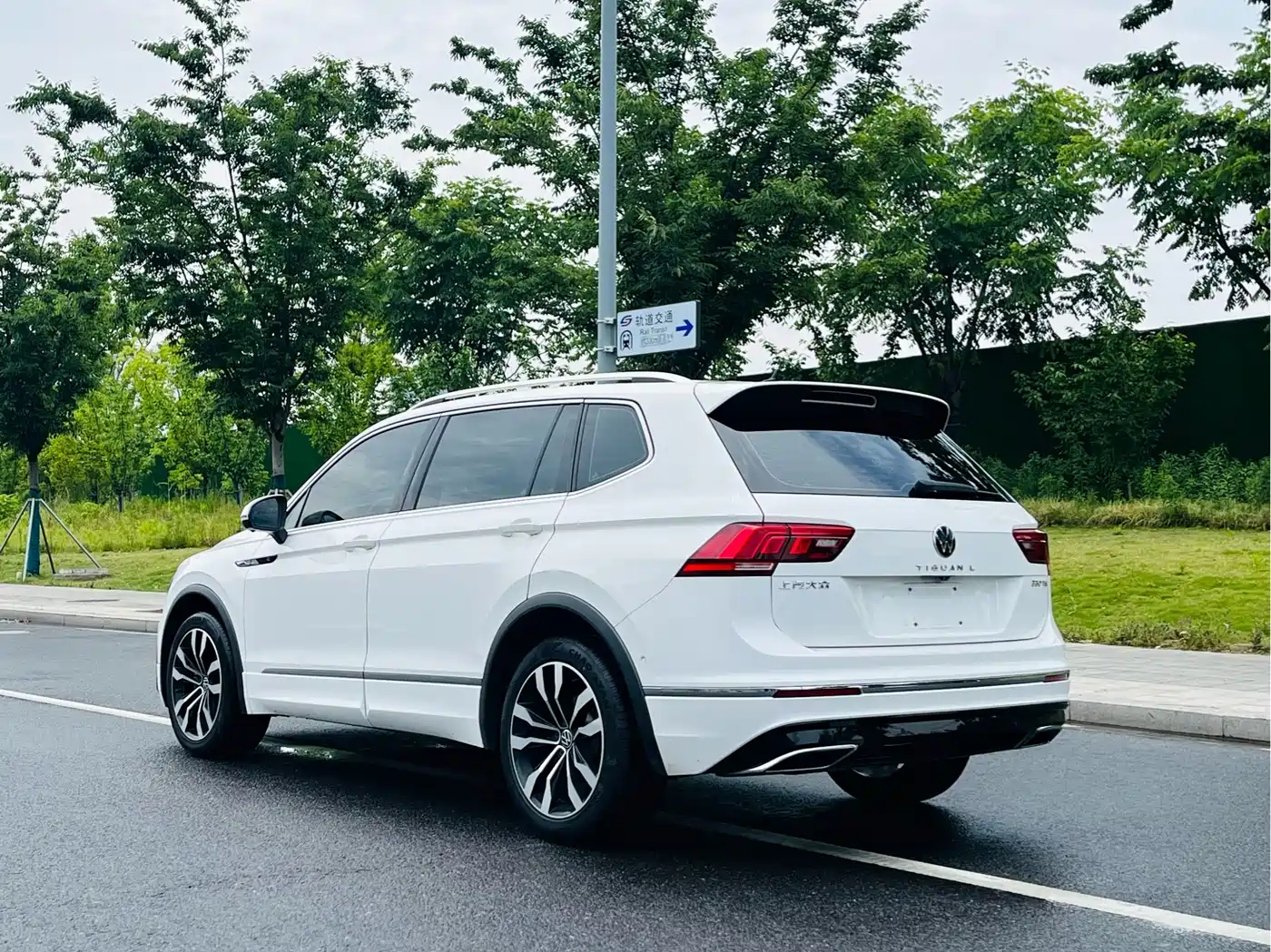 Volkswagen Tiguan L 2021 330TSI Automatic 2WD R-Line Premium фото 9
