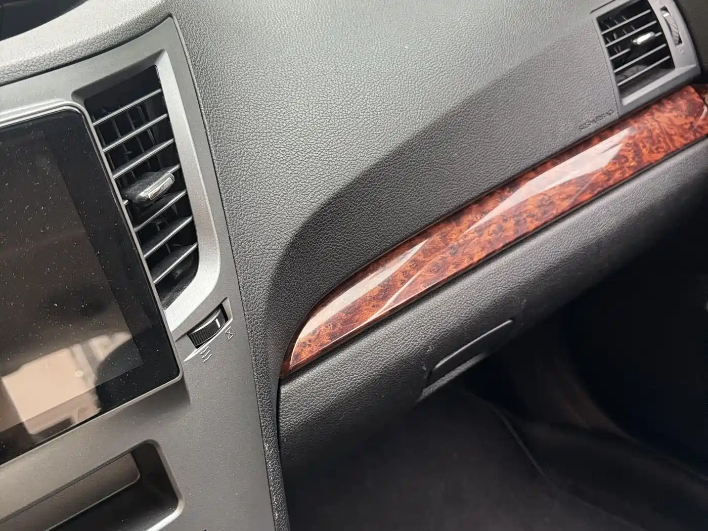 Subaru Outback 2011 2.5i Luxury Navigation Edition фото 22