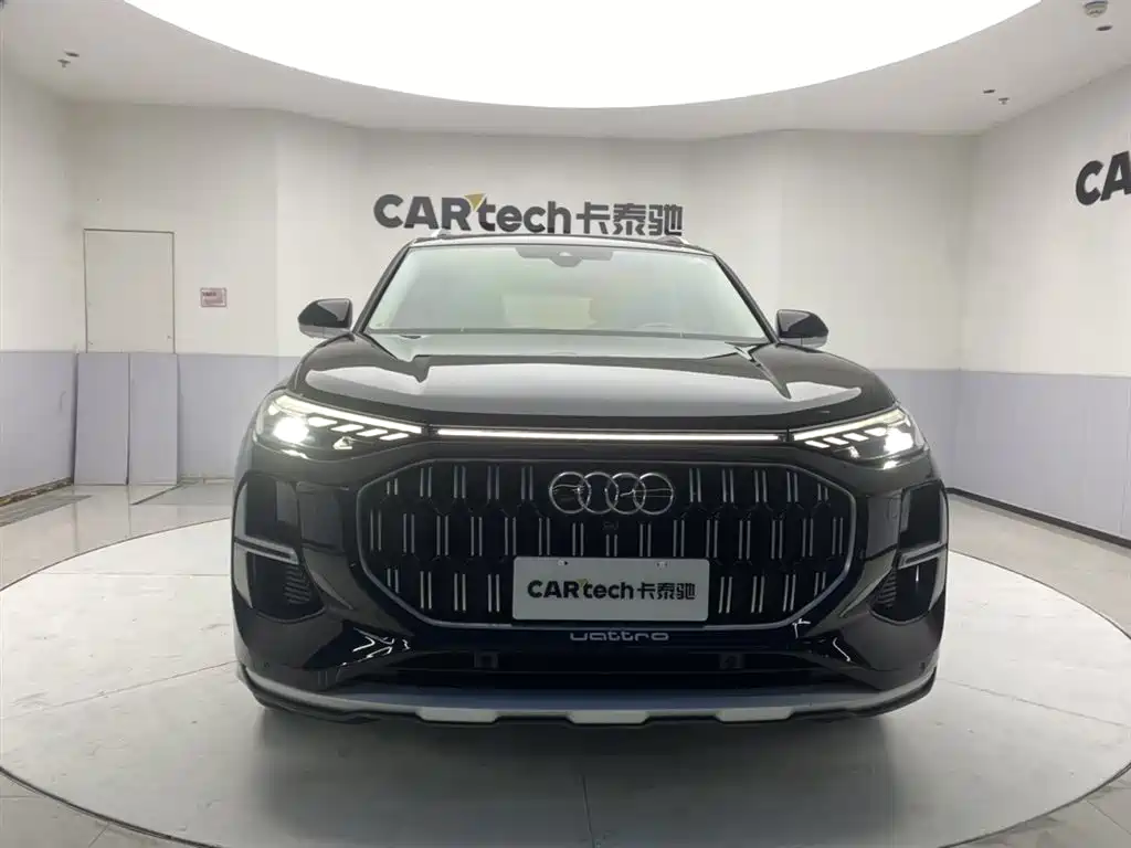 AUDI Q6