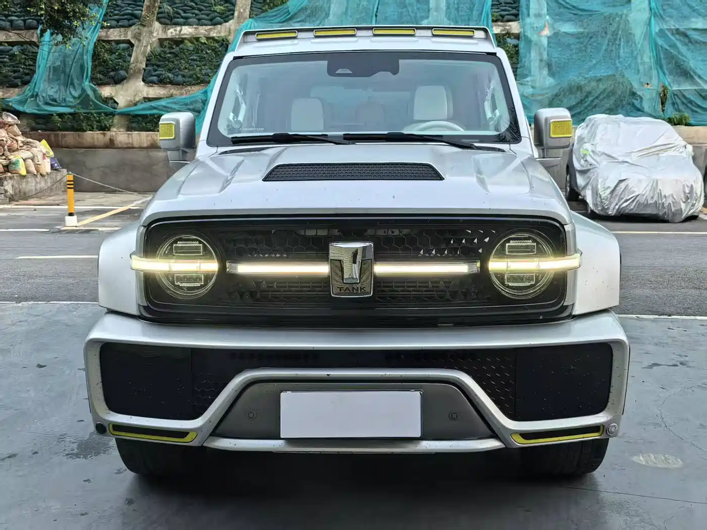 TANK CO CREATION TANK 300