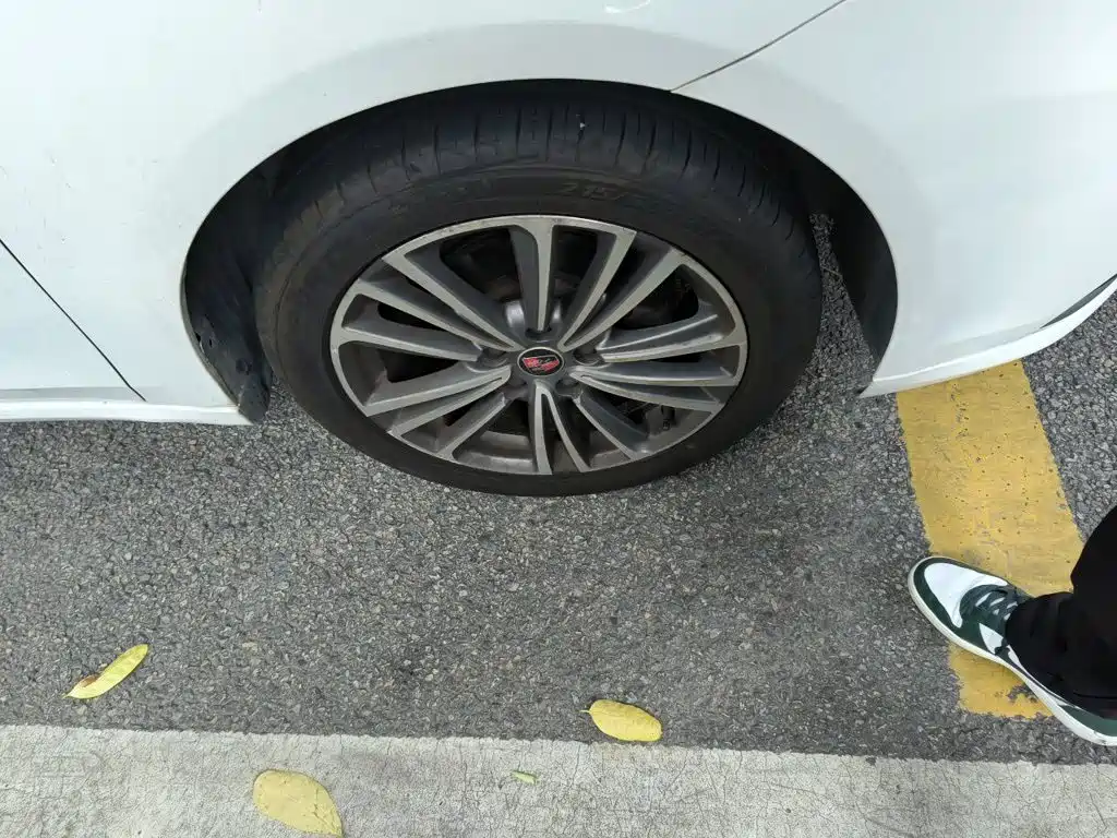 Фото 24 - Roewe i6