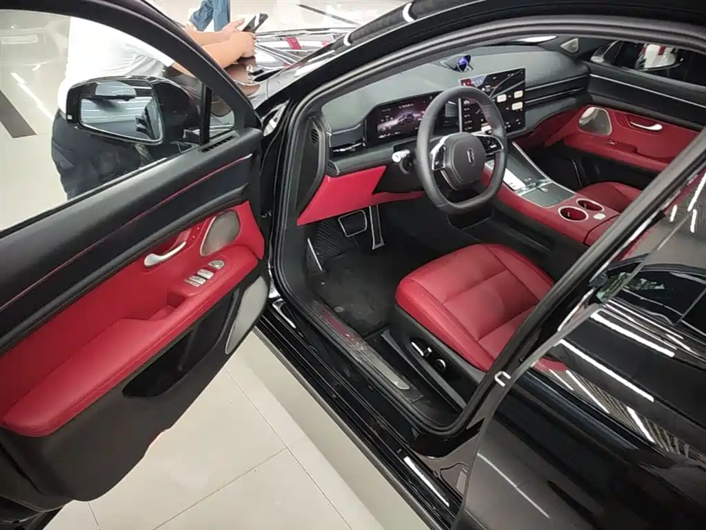AITO Wenjie AITO M5 2025 Extended Range Ultra AWD фото 16
