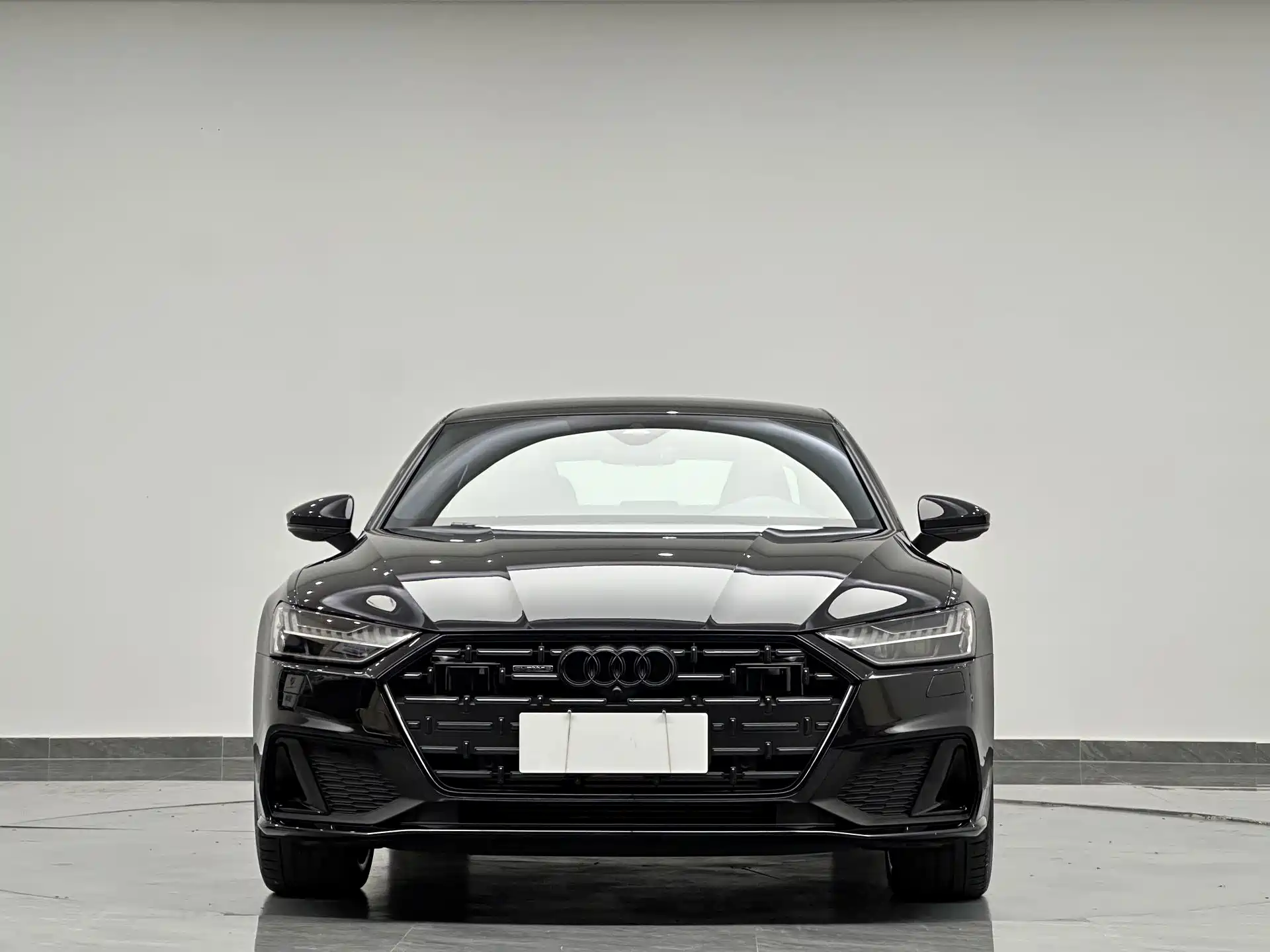 Photo 2 - Audi A7L