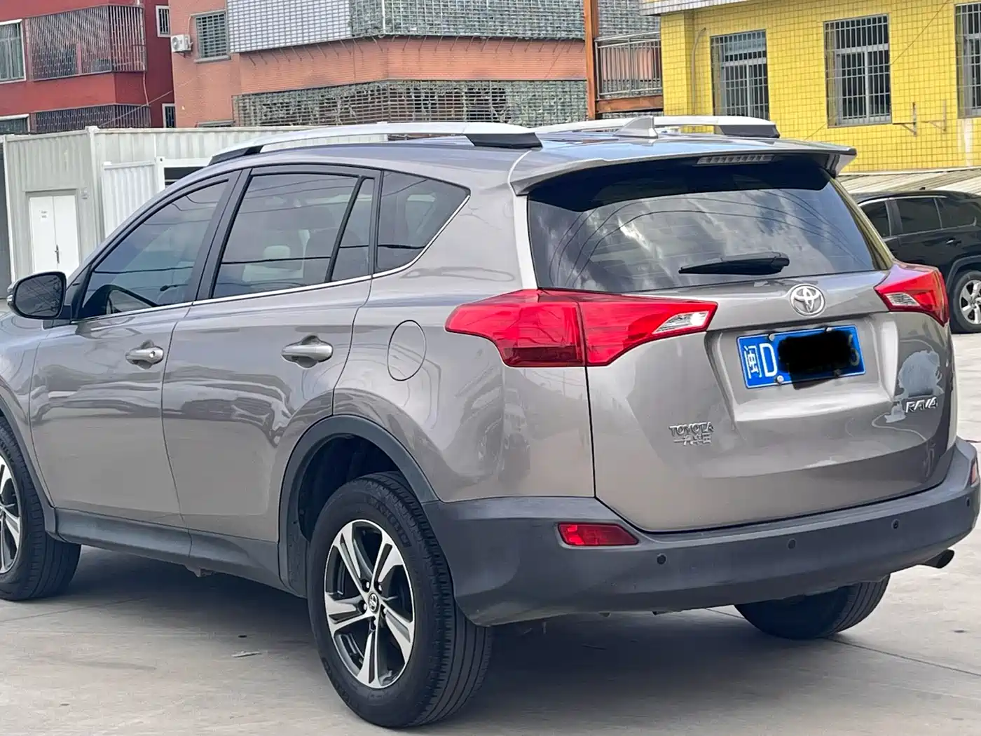 Toyota RAV4 Rongfang 2015 2.0L CVT 2WD Urban Edition фото 6