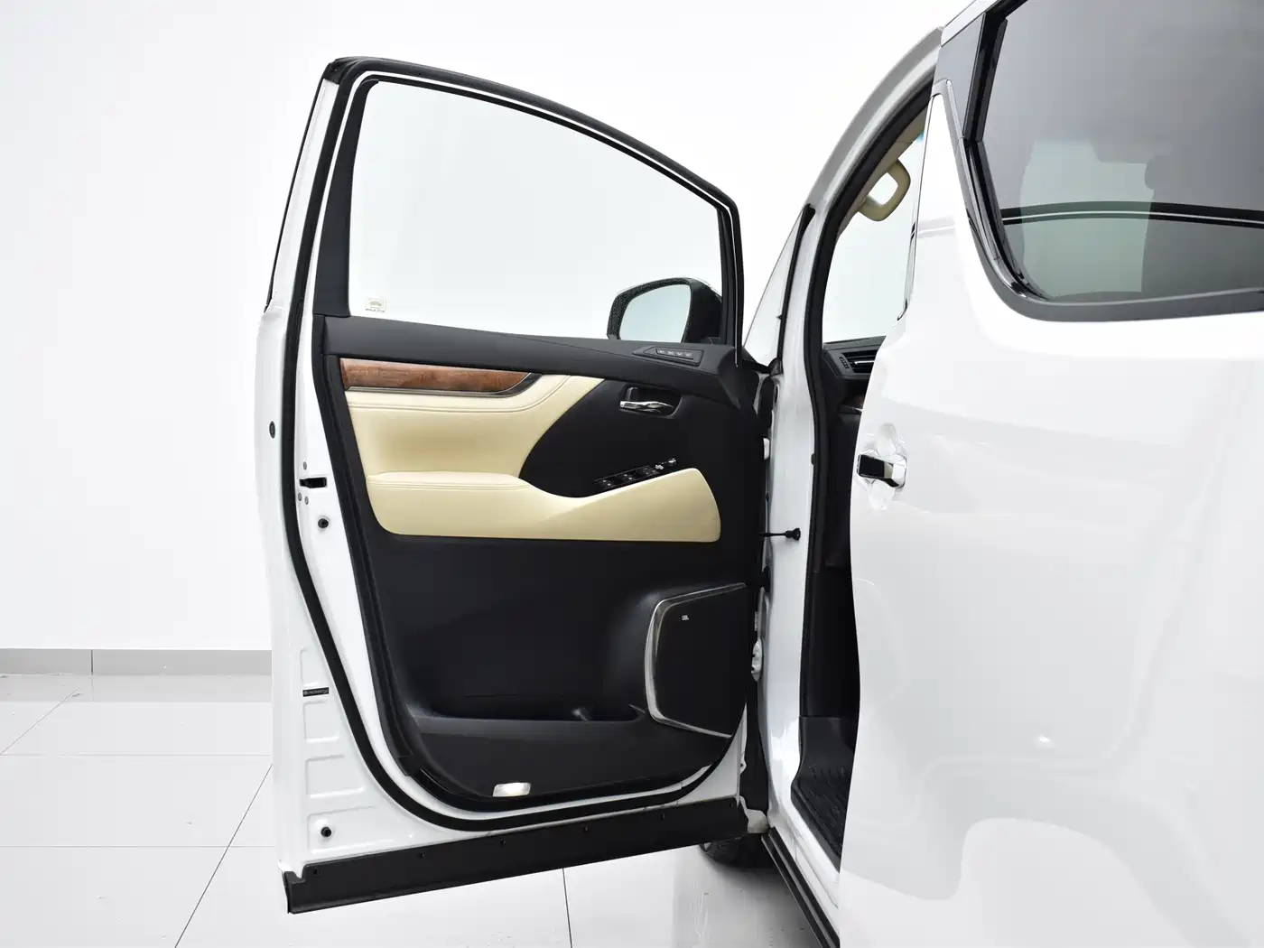 Toyota Alphard 2015 3.5L Premium Edition фото 20