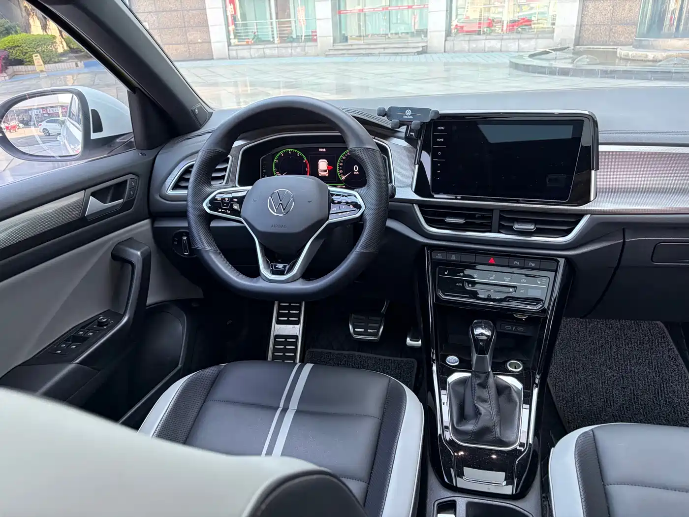 VOLKSWAGEN T ROC EXPLORING SONGS