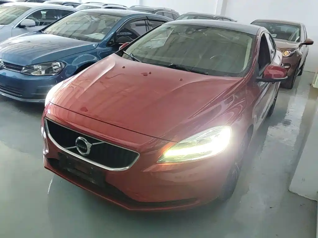 Photo 1 - Volvo V40