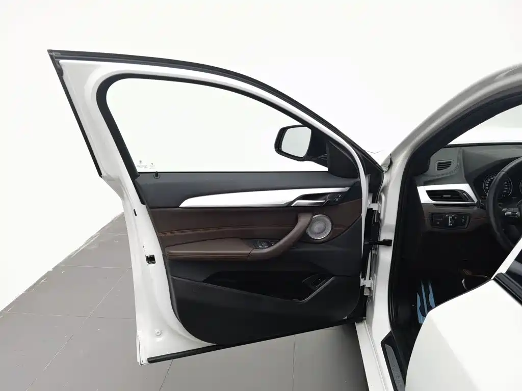 BMW X2 2022 2021 Facelift sDrive25i Shadow Night Edition