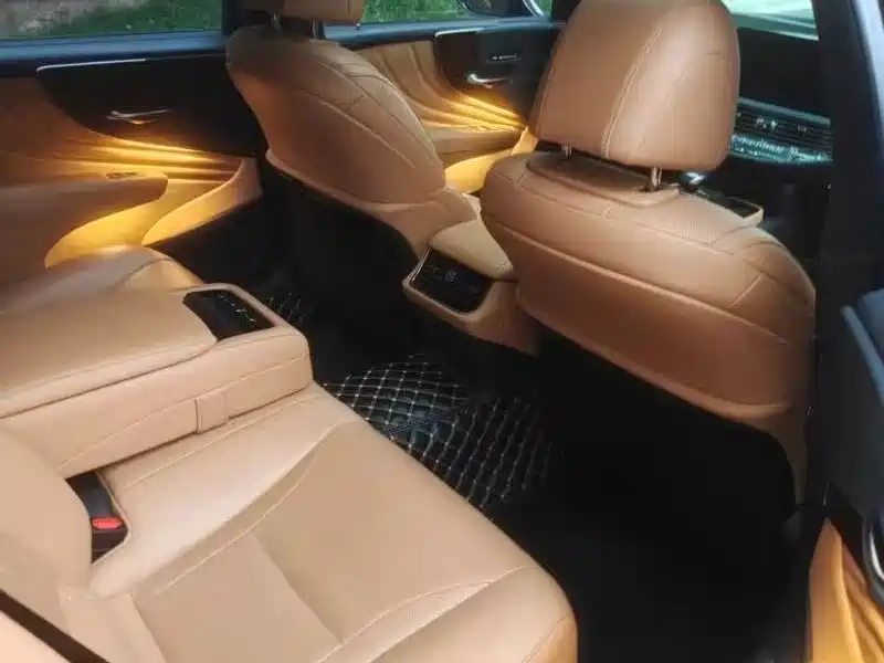 Фото 7 - Lexus LS