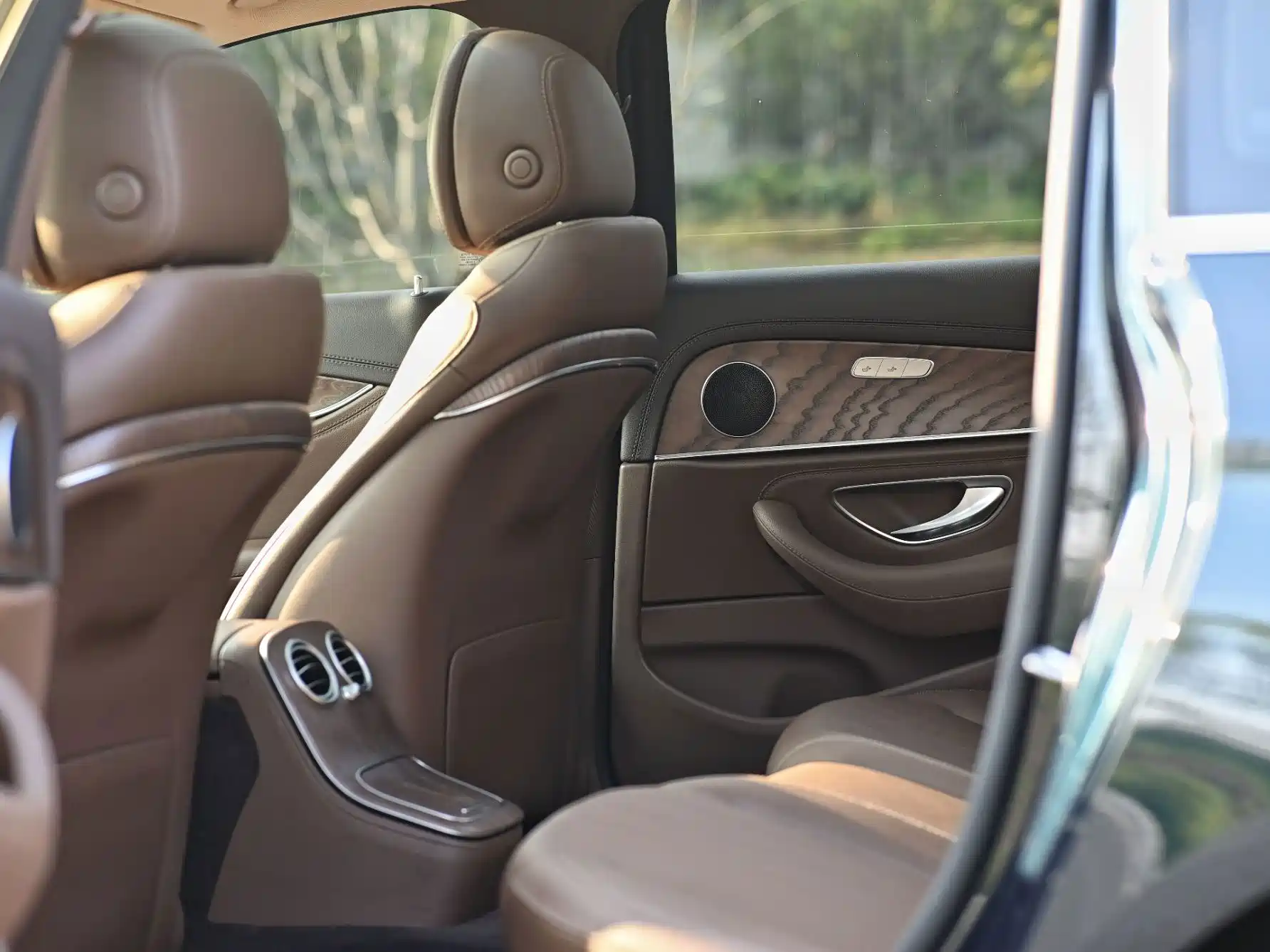 Фото 5 - Mercedes-Benz E-Class