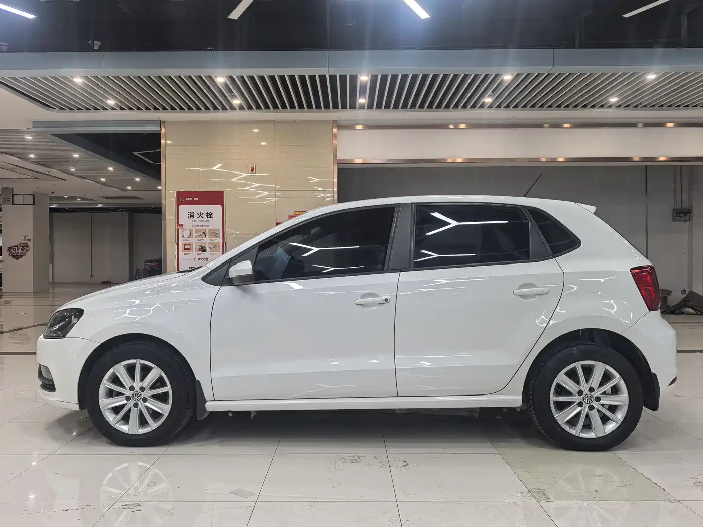 Volkswagen Polo 2014 1.4L Automatic Comfort Edition фото 2