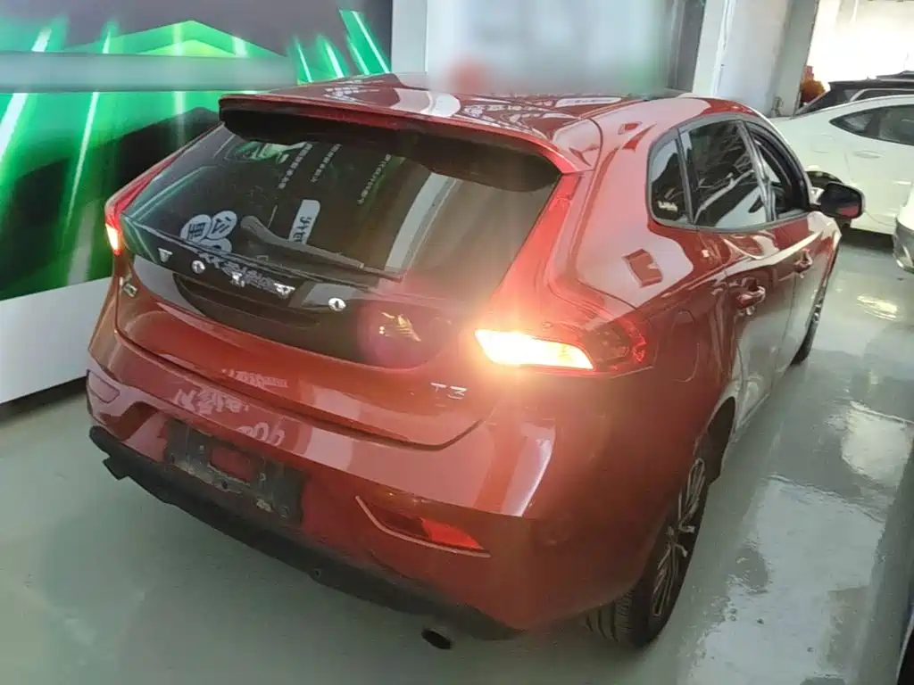 Photo 7 - Volvo V40