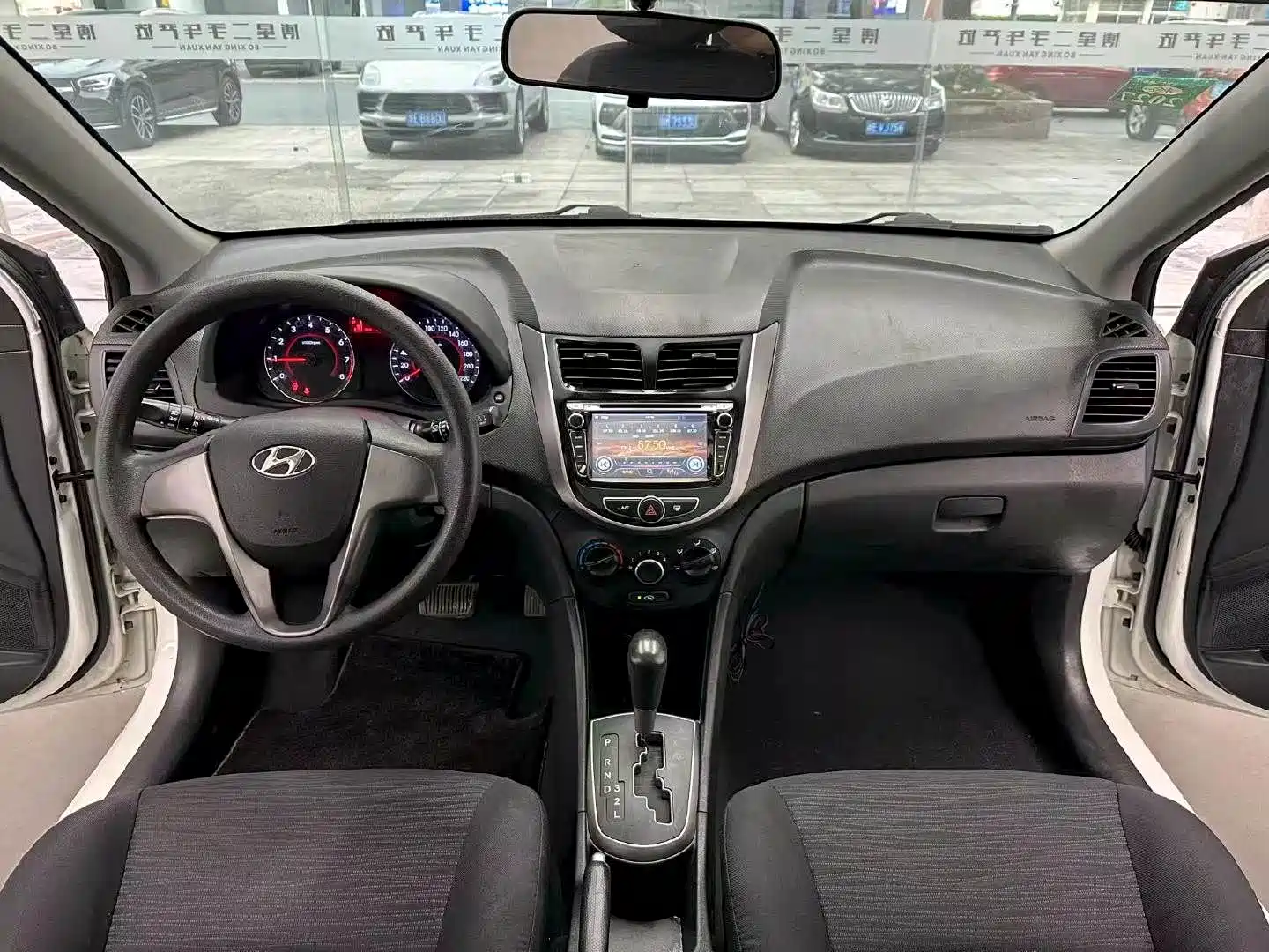صورة 5 - Hyundai Reina