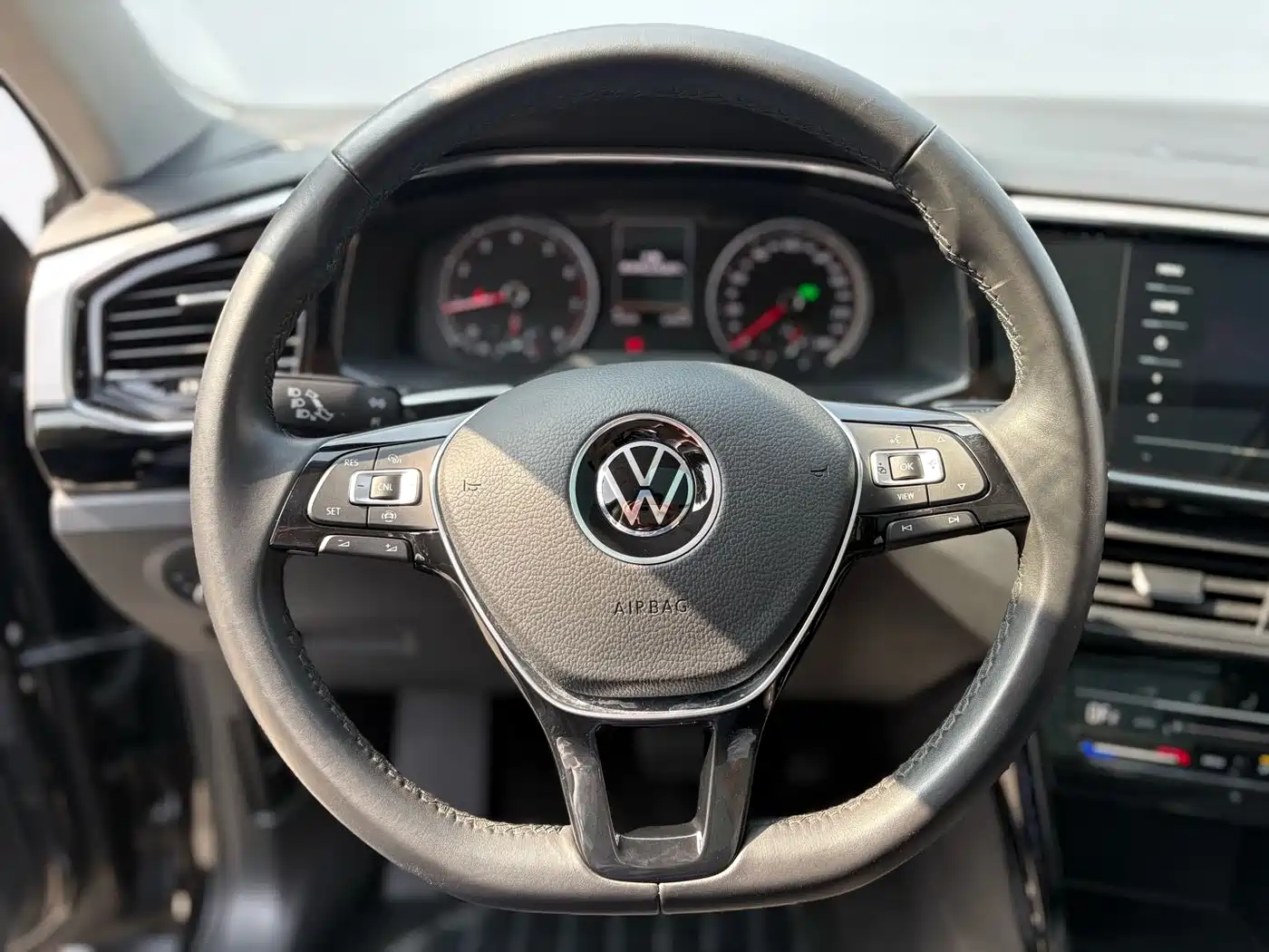 Volkswagen Tayron 2022 330TSI 2WD Luxury Smart Connect Edition фото 7