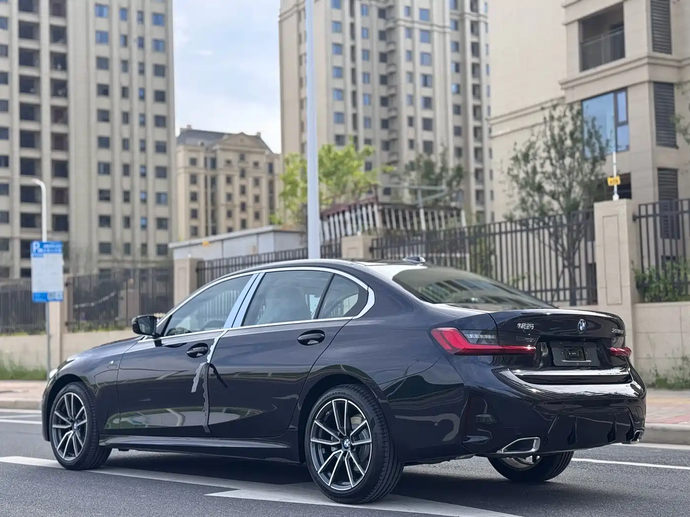 BMW 3 Series 2026 325i M Sport Package фото 13