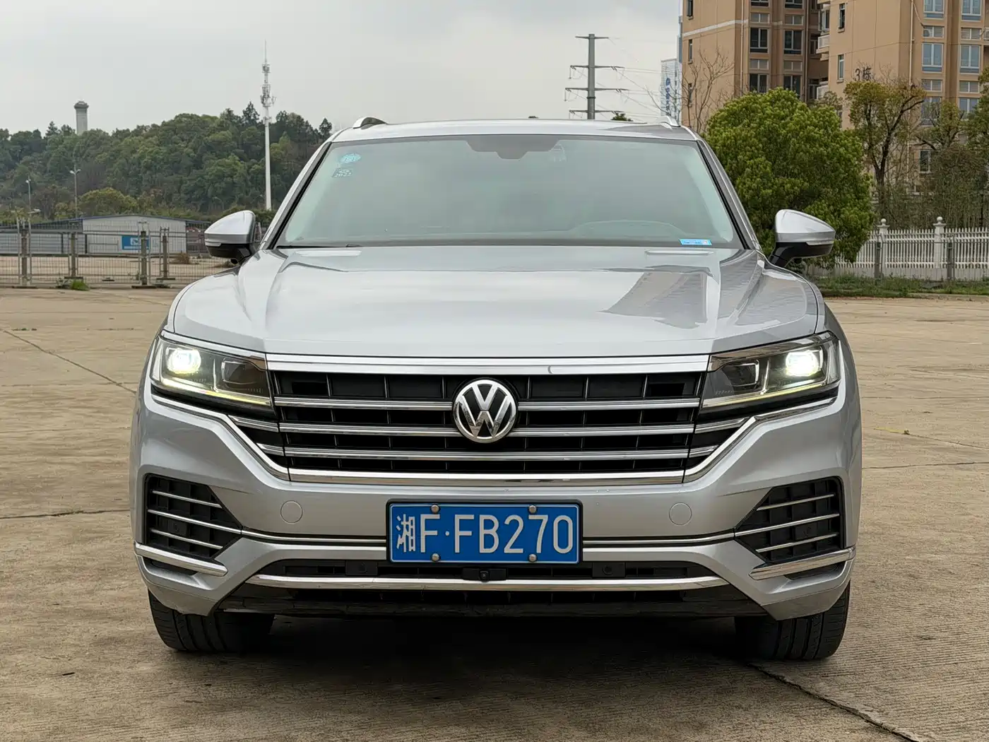 VOLKSWAGEN TOUAREG