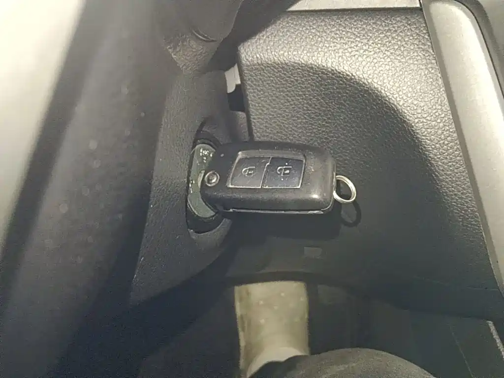 Фото 9 - Nissan Tiida