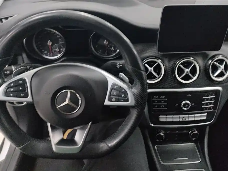 Mercedes-Benz GLA 2019 GLA 200 Fashion фото 12