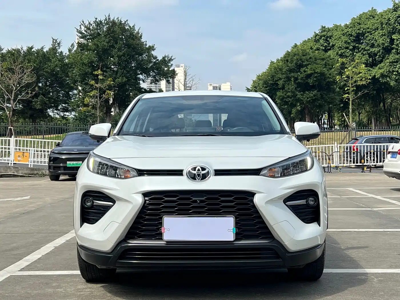 Toyota Wildlander 2022 2.0L CVT FWD Leading Edition фото 2
