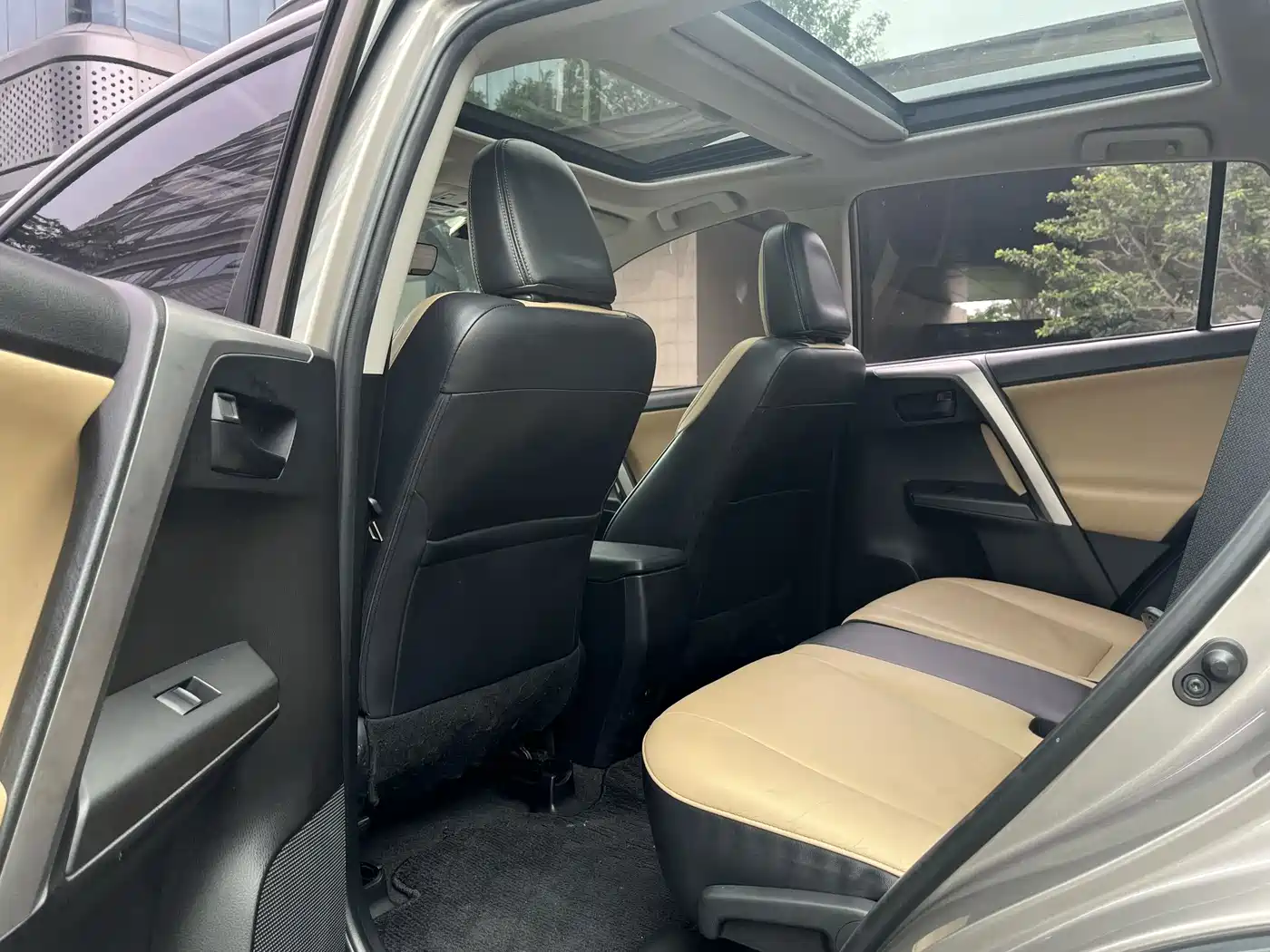 Toyota RAV4 Rongfang 2016 2.5L Automatic 4WD Elite фото 14