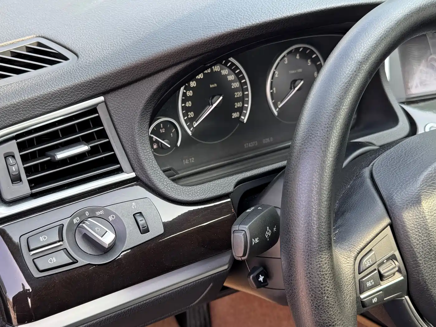 BMW 5 Series GT 2011 535i xDrive Luxury Model фото 17