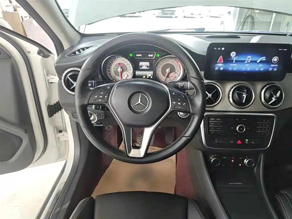 Mercedes-Benz GLA 2016 GLA 200 Dynamic фото 11