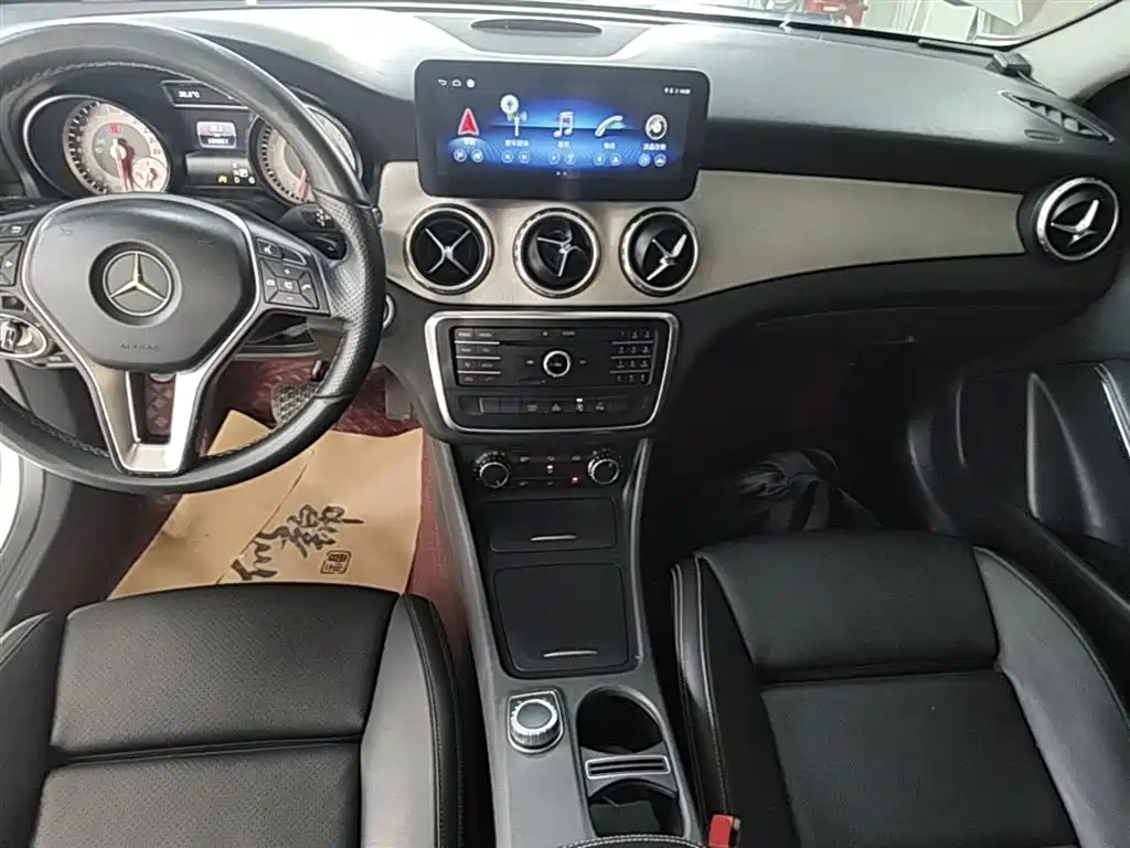 Mercedes-Benz GLA 2016 GLA 200 Dynamic фото 13