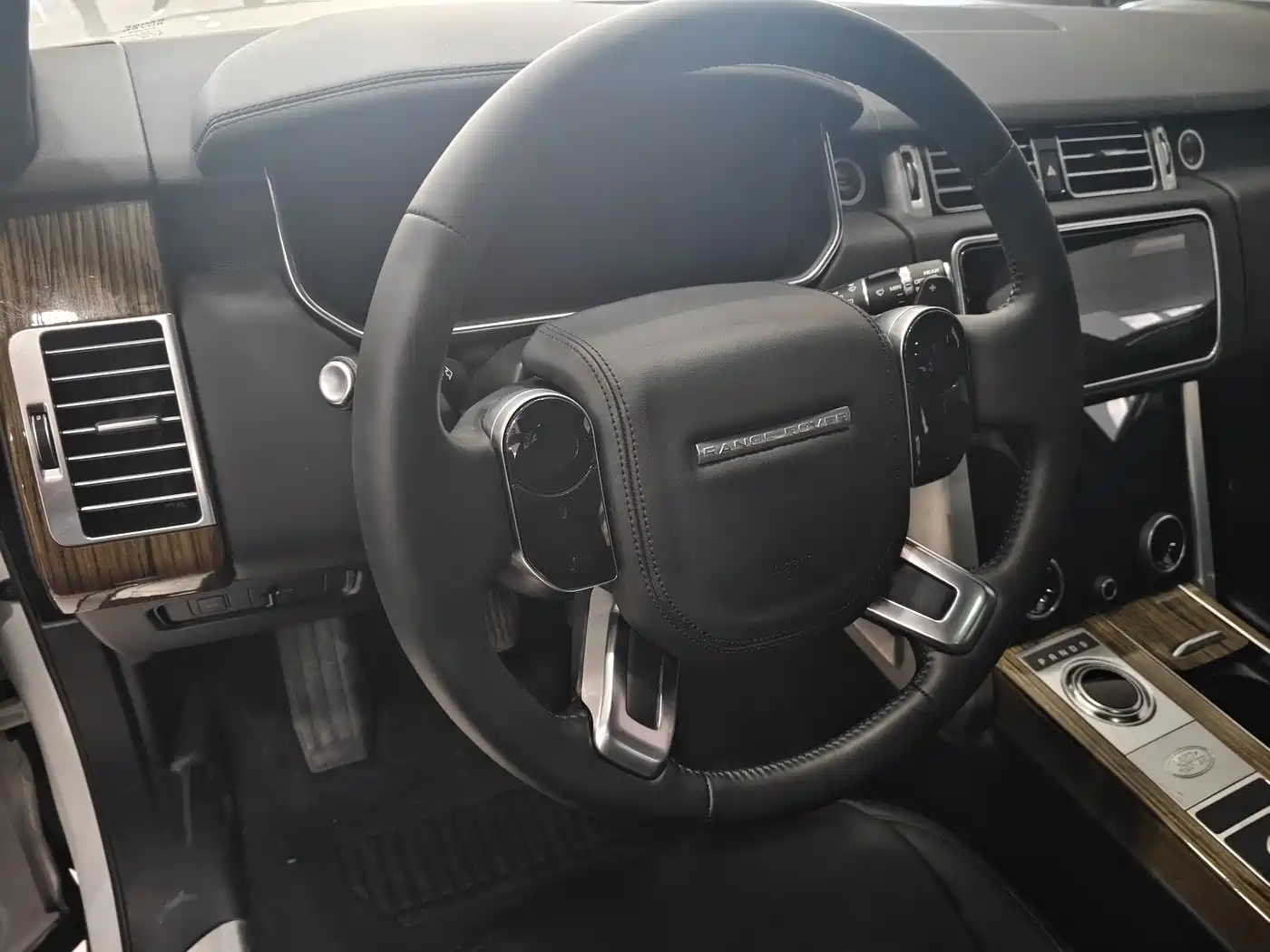Land Rover Range Rover 2019 3.0 SC V6 Golden Age Edition фото 4