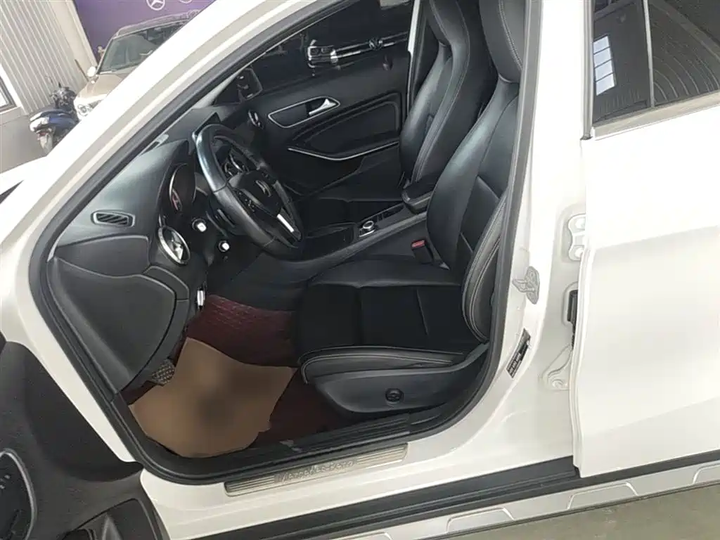 Mercedes-Benz GLA 2016 GLA 200 Dynamic фото 15