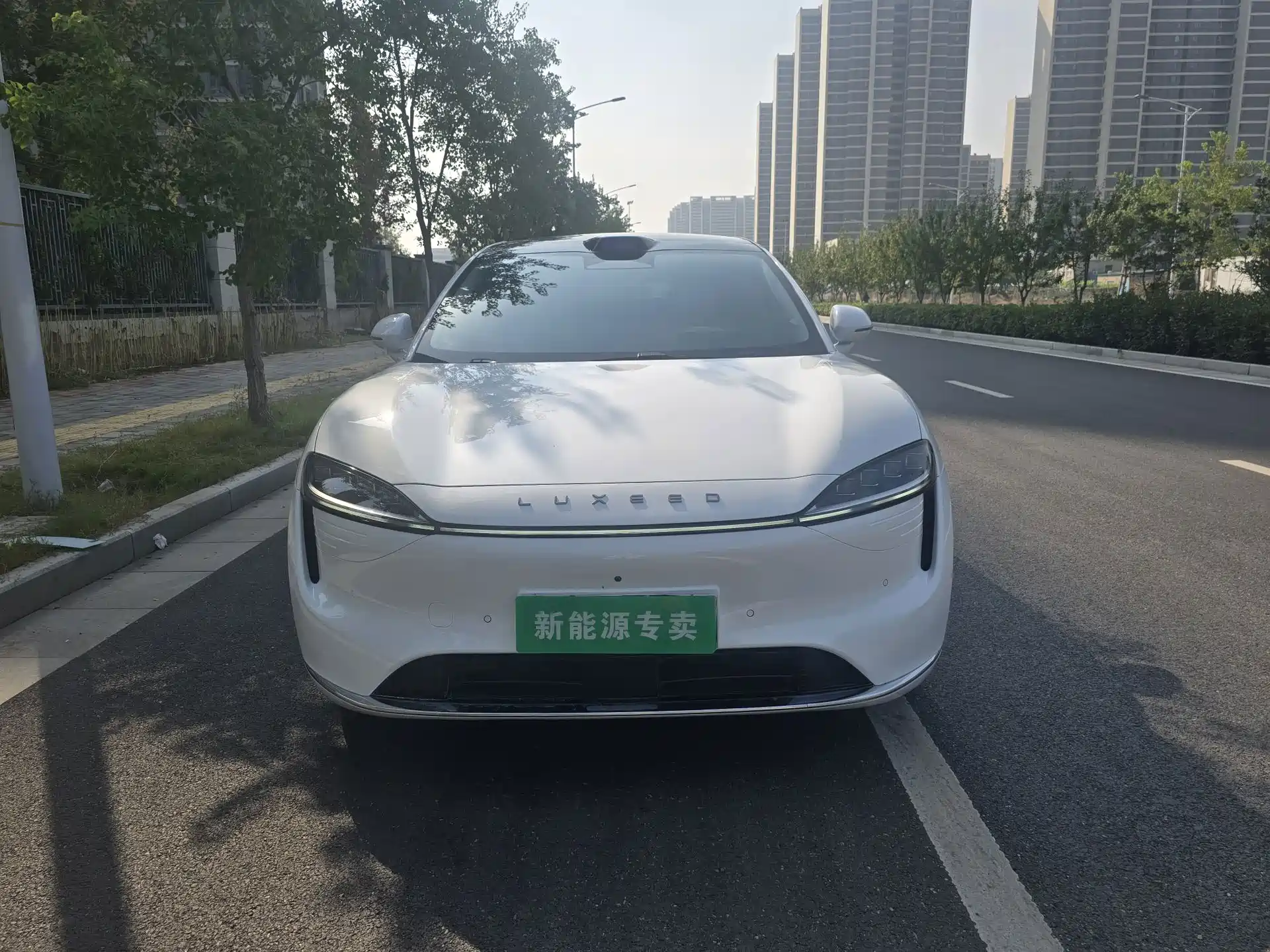 Фото 2 - Zhijie Luxeed R7