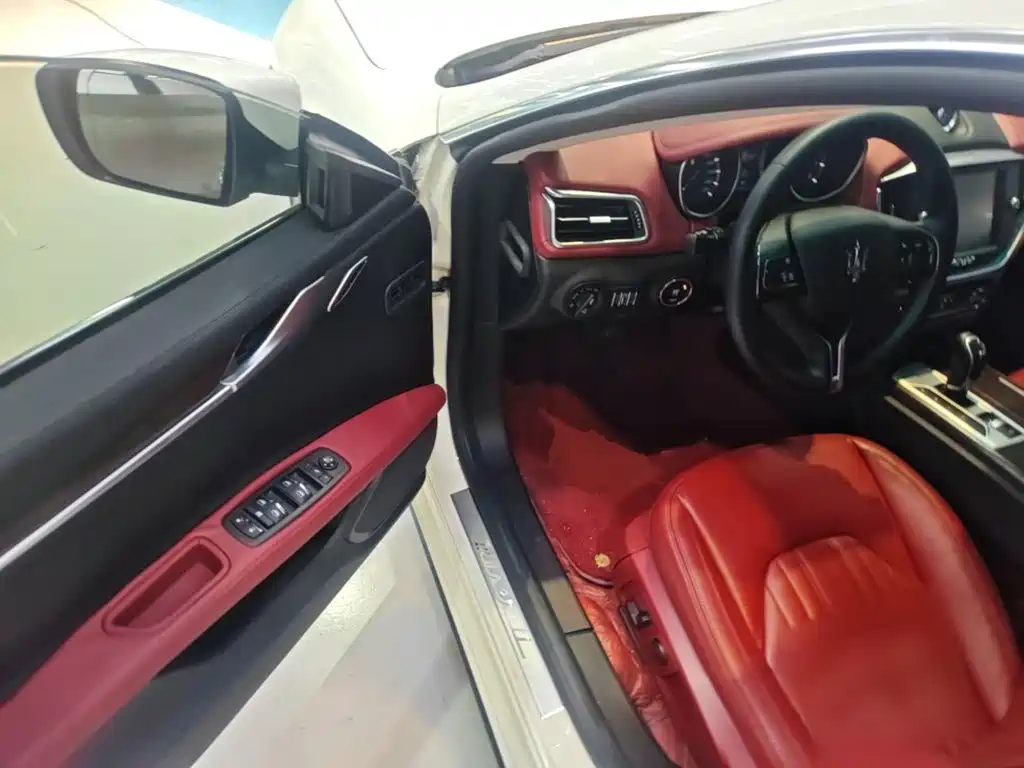 Photo 16 - Maserati Ghibli