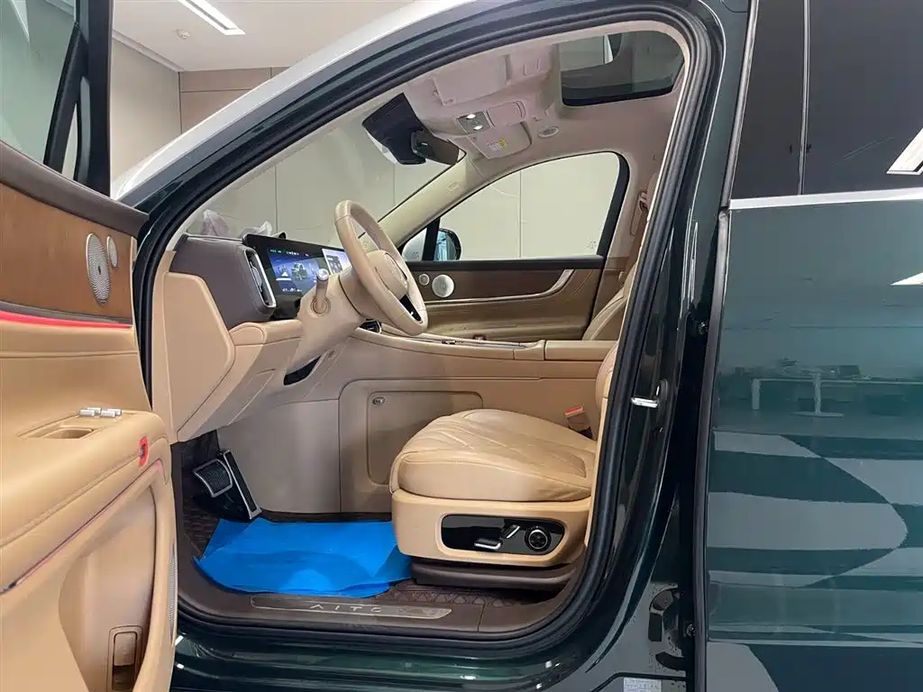 AITO Wenjie AITO M9 2024 Model Extended Range Ultra Edition 52kWh 5-Seater фото 23