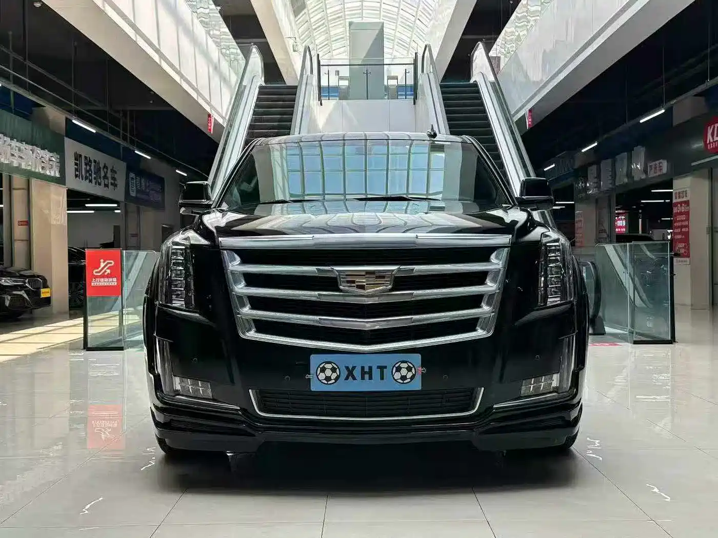 Cadillac Escalade 2017 6.2L ESV Platinum Extended фото 2