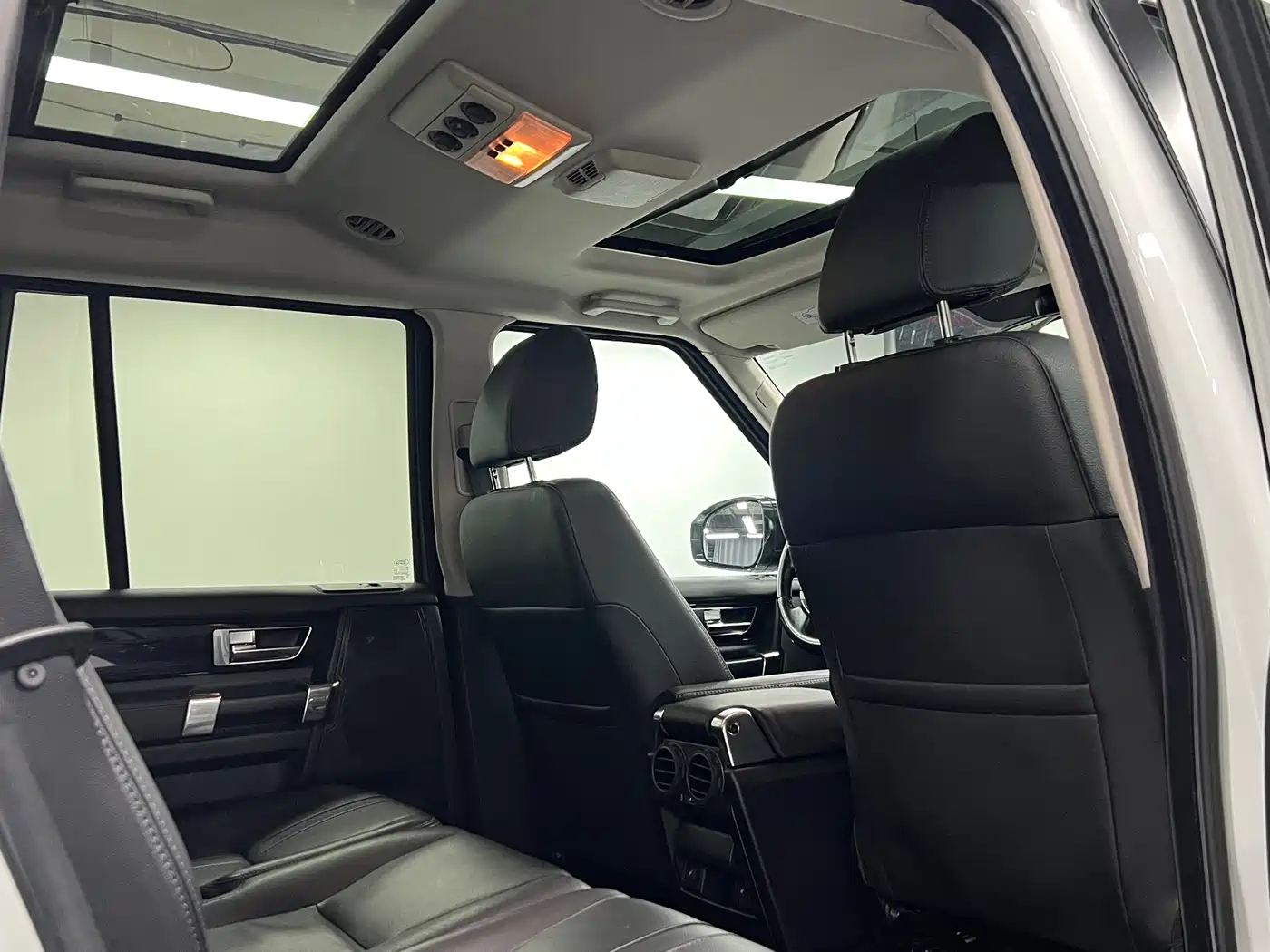 Land Rover Discovery 2014 3.0 SC V6 HSE фото 18