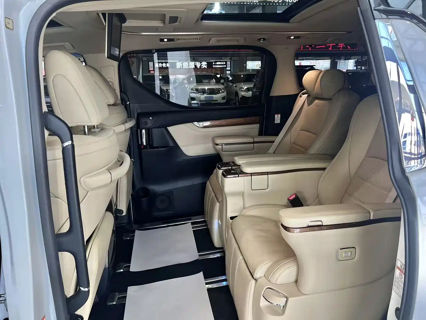 Toyota Alphard 2015 3.5L Premium Edition фото 5