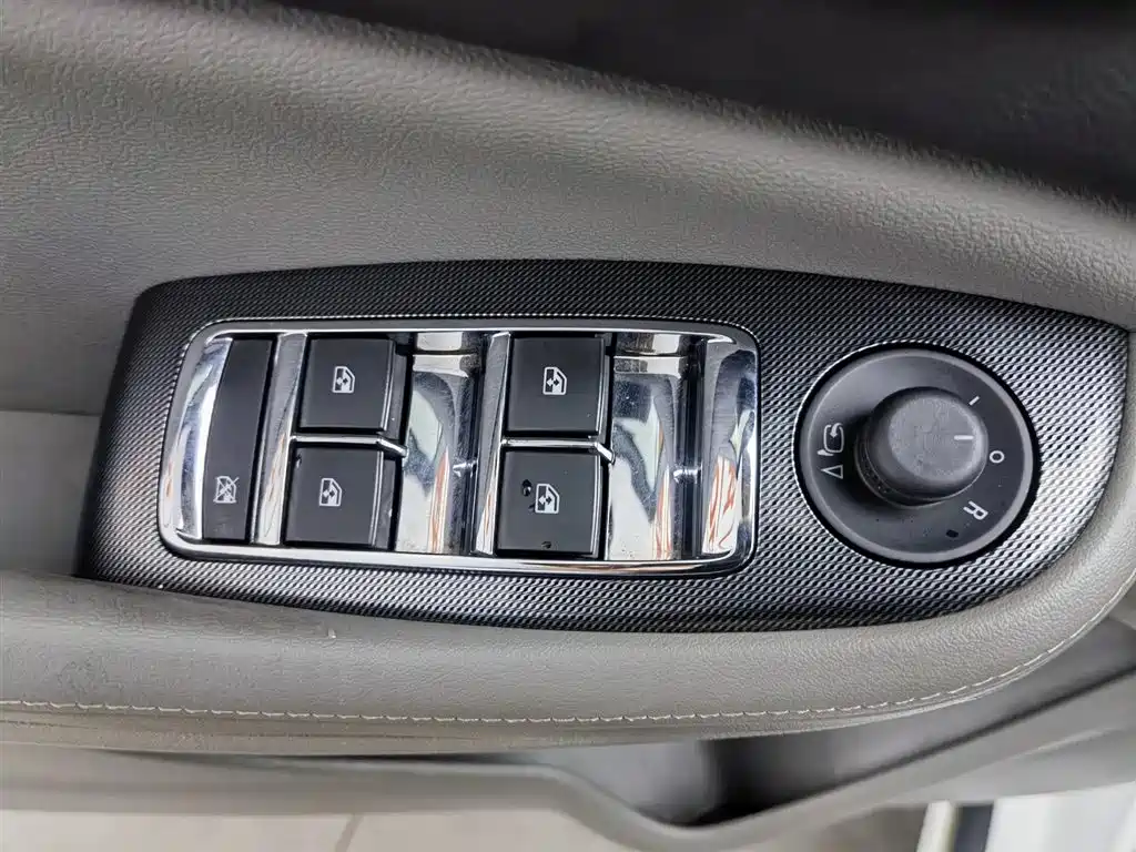 Chevrolet Malibu 2014 2.0L Automatic Luxury фото 9