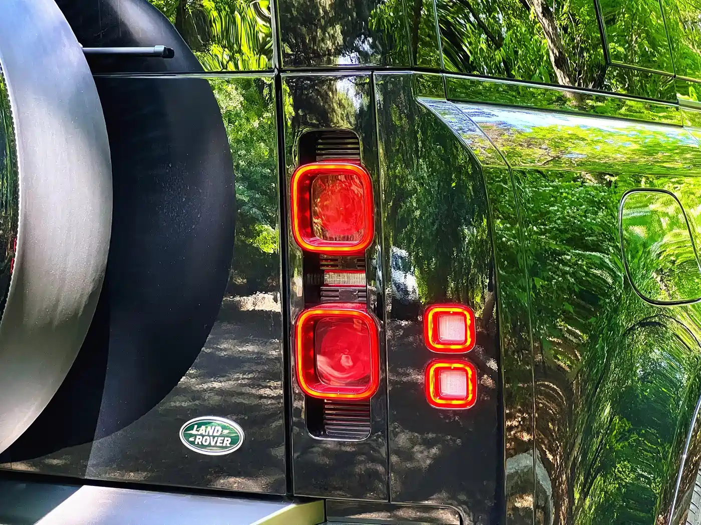 Land Rover Defender 2025 110 3.0T P400 -Dynamic HSE фото 9