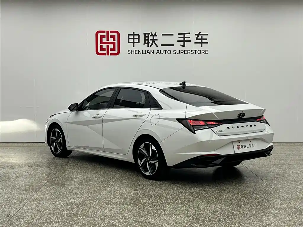 Hyundai Elantra 2021 1.5L CVT GLX Elite Edition фото 2