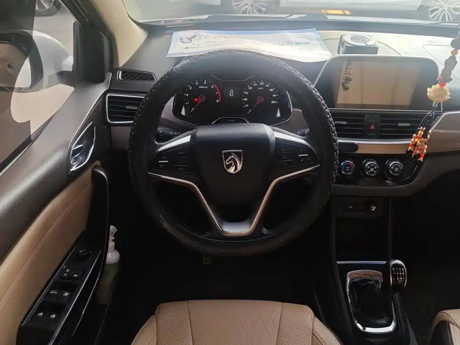 Baojun 310W 2018 2017 1.5L Manual Fashion Edition (China V)