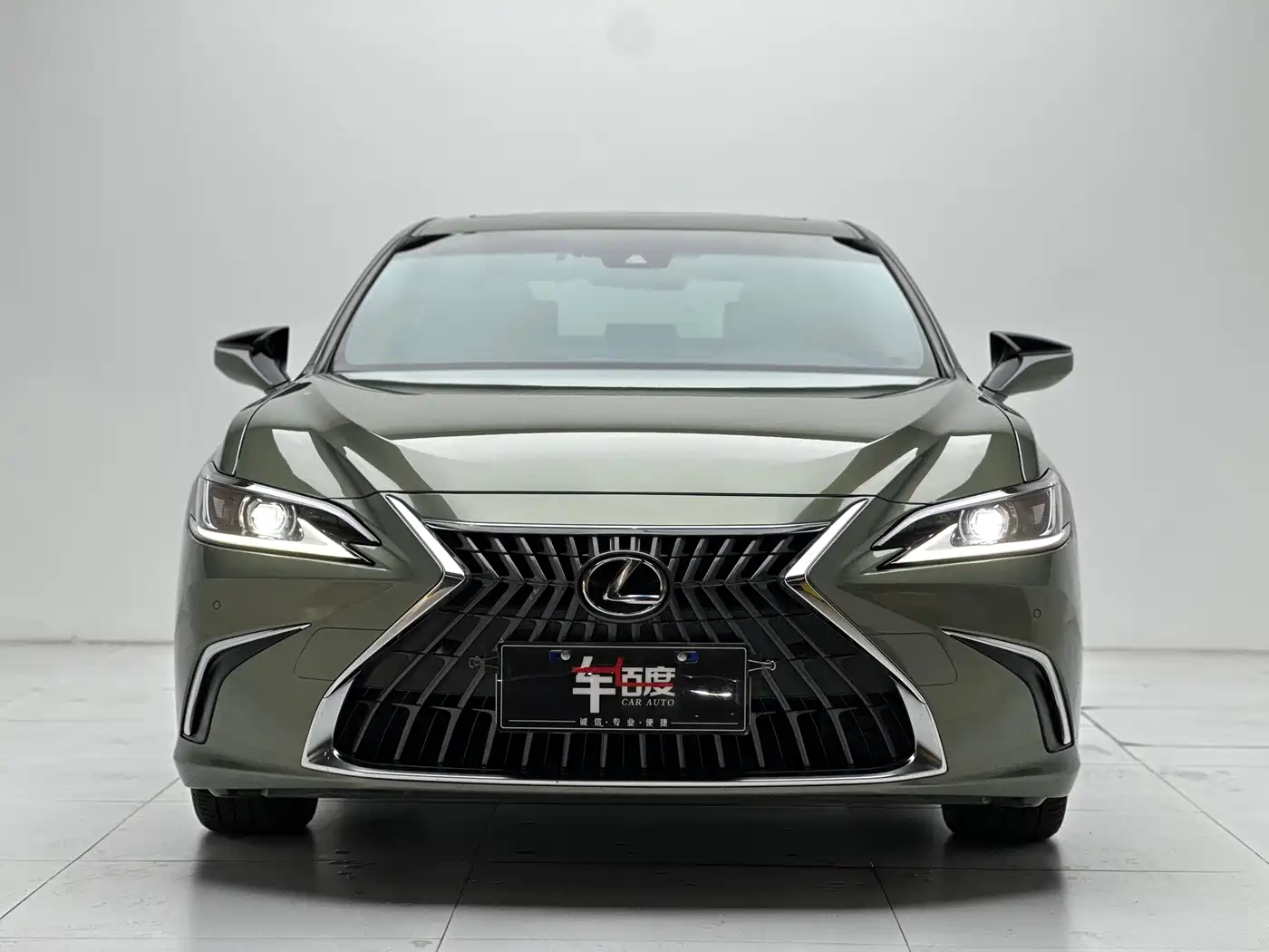 Lexus ES 2022 300h Excellence Edition фото 2