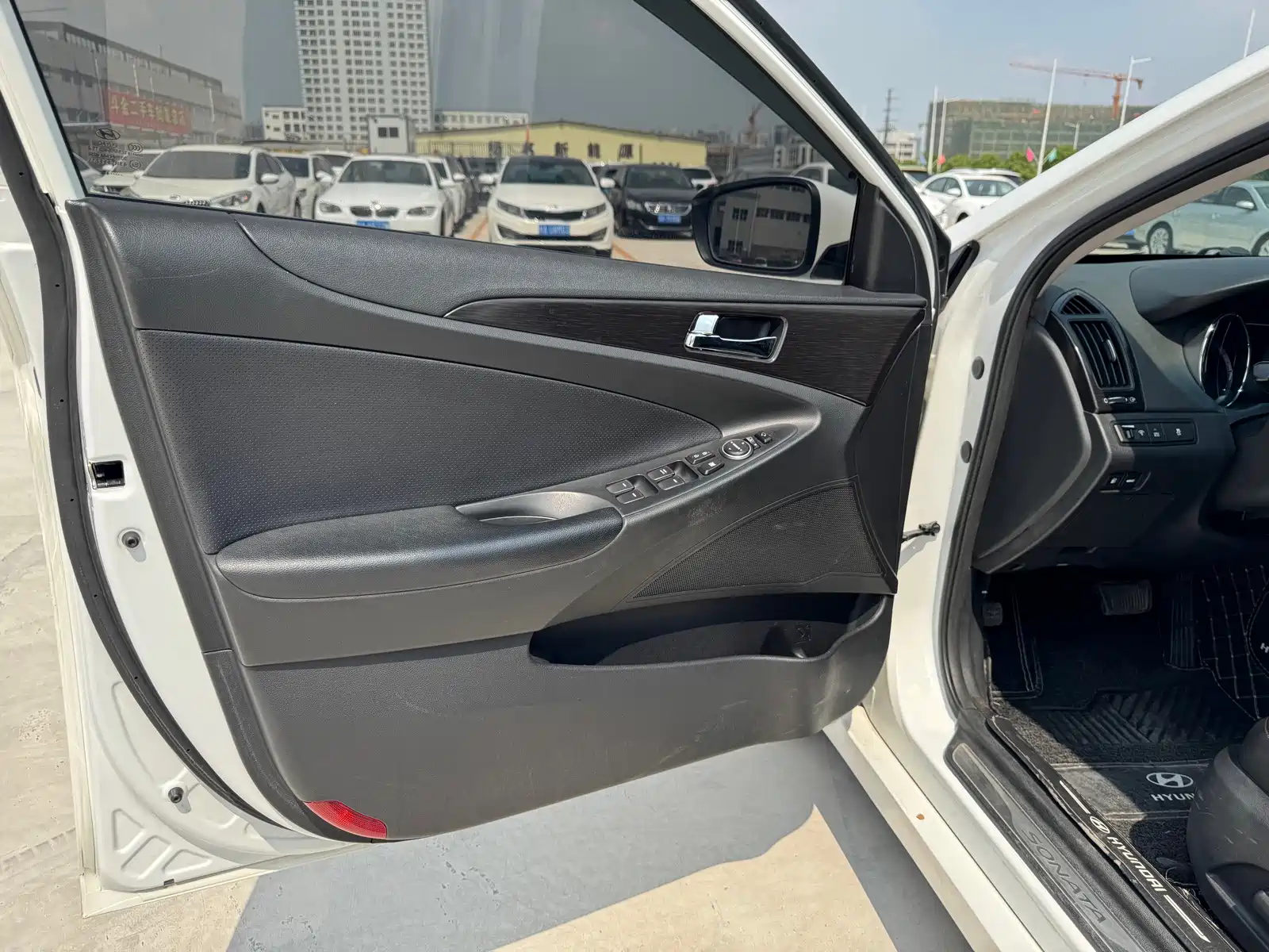 Photo 12 - Hyundai Sonata