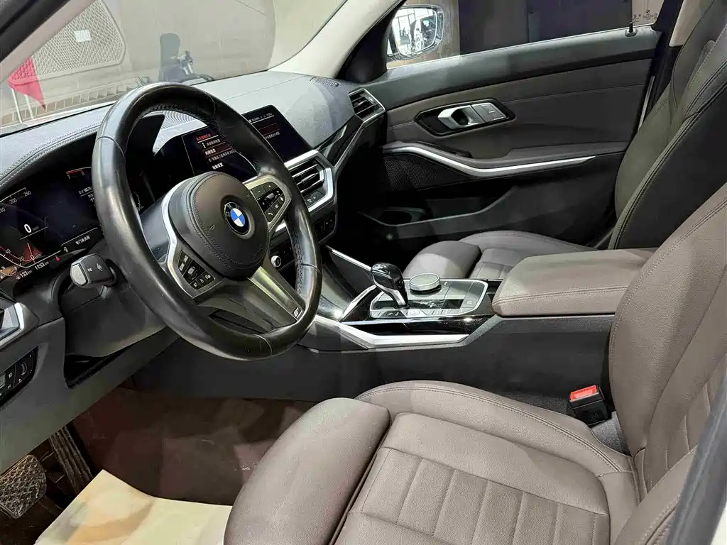 BMW 3 SERIES