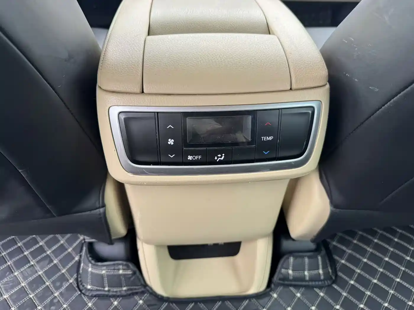Фото 17 - Toyota Highlander