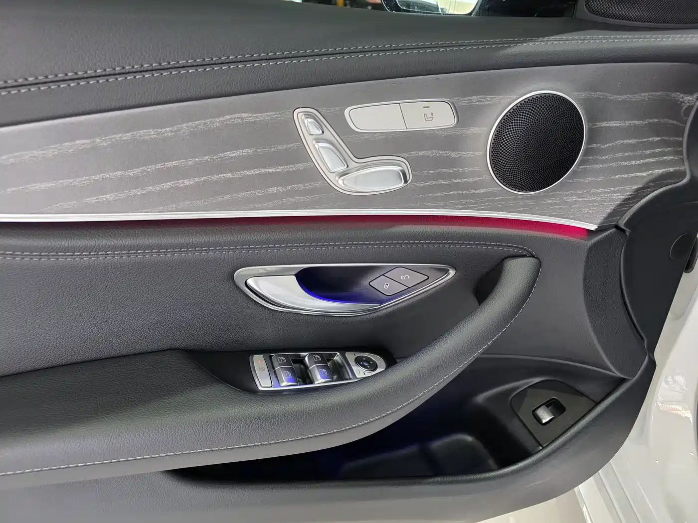 Mercedes-Benz E-Class 2022 E 260 L Sport фото 6