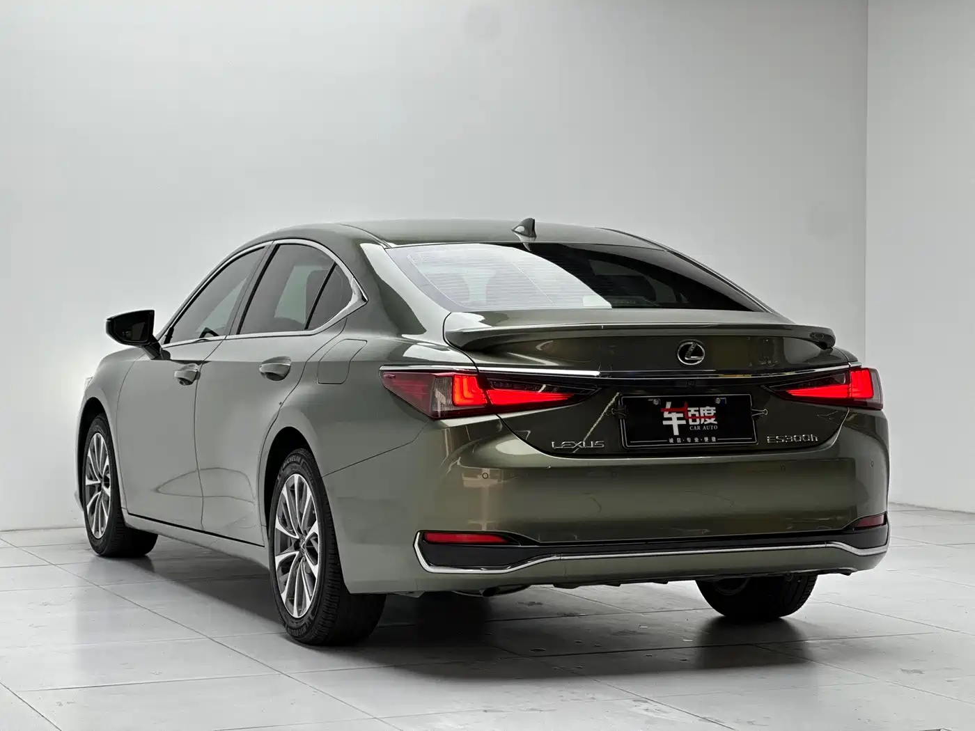 Lexus ES 2022 300h Excellence Edition фото 6