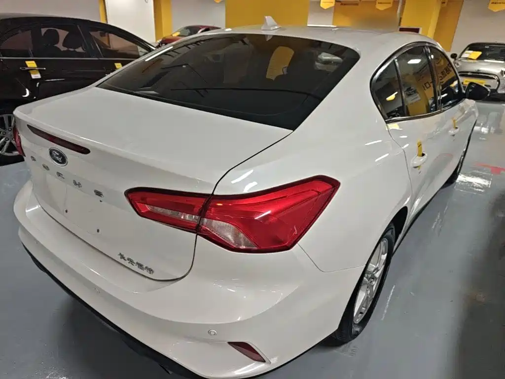 Фото 7 - Ford Focus