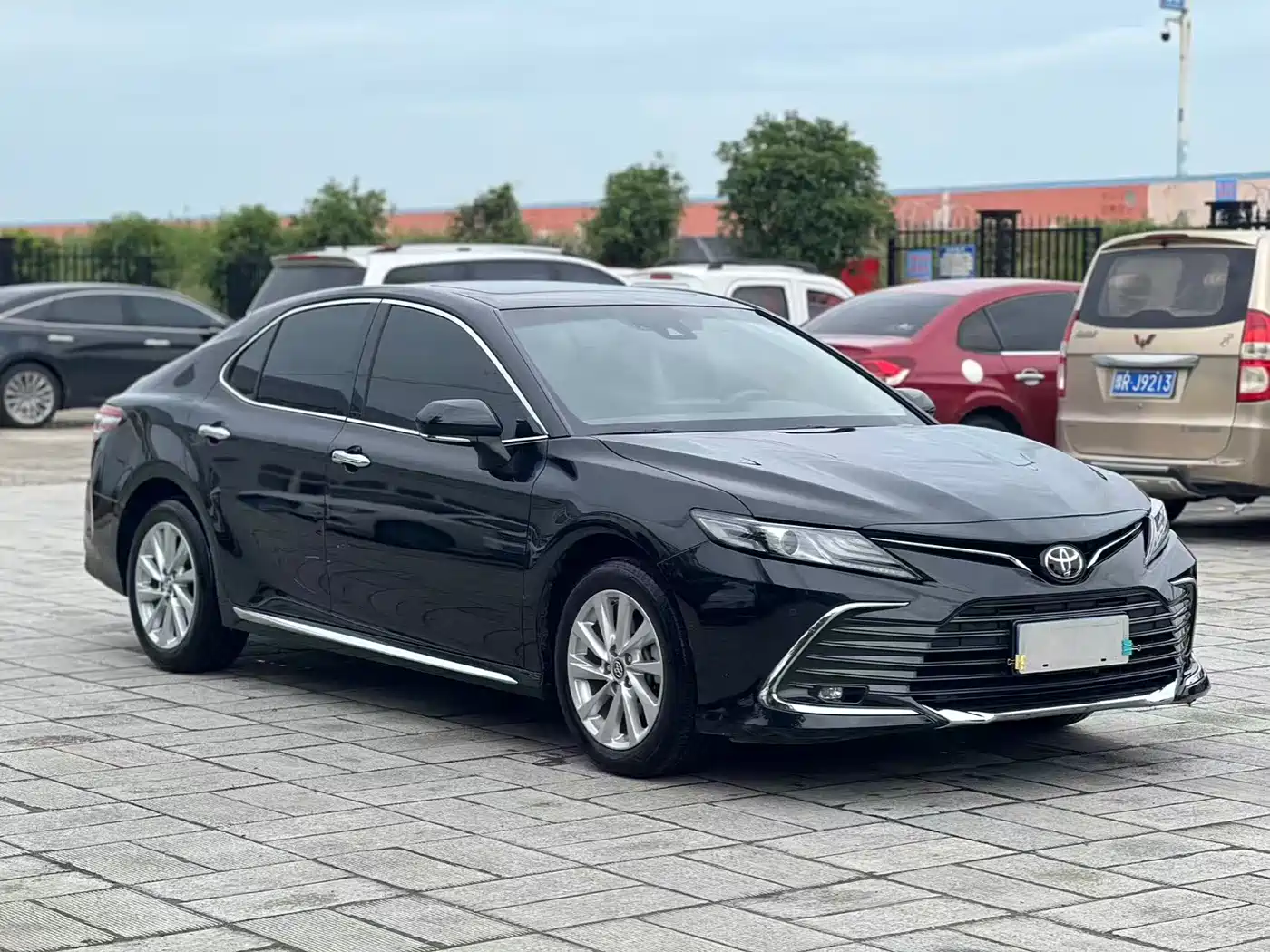 Toyota Camry 2023 2.0G Luxury Edition фото 3