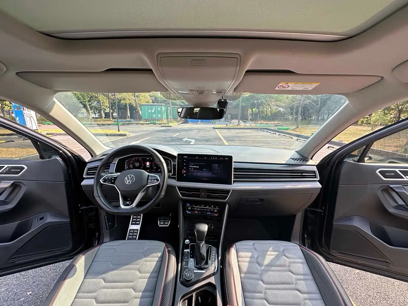 Volkswagen Tiguan L 2022 380TSI Automatic 4WD R-Line Flagship 7-Seater фото 11
