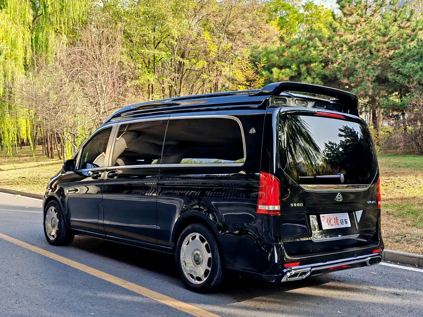 Mercedes-Benz V-Class 2021 V 260 L Long Wheelbase Premium Edition фото 17
