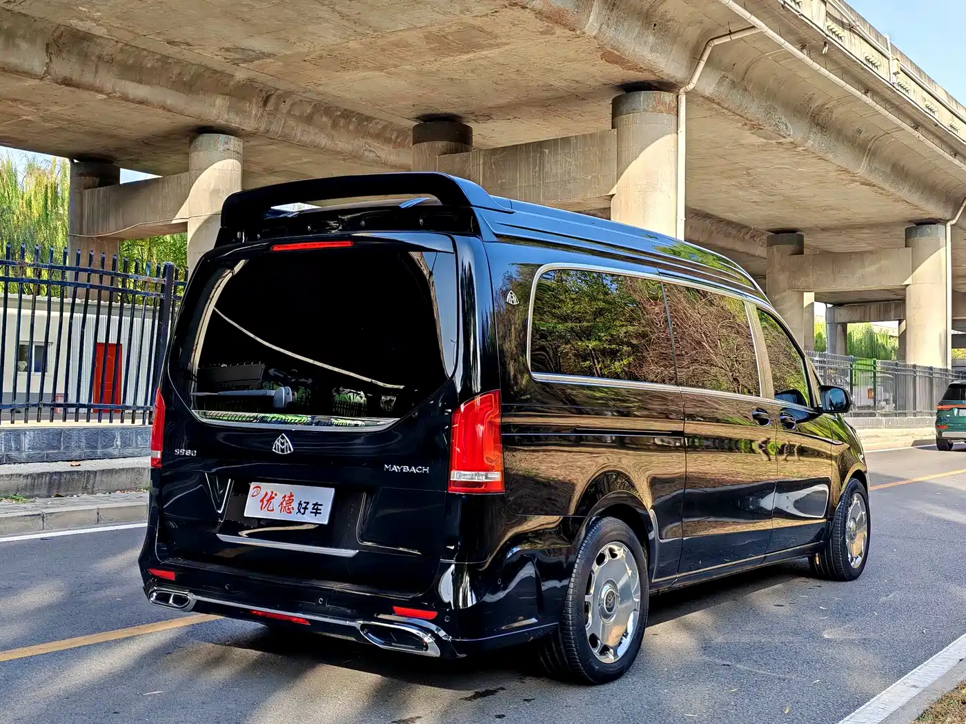 Mercedes-Benz V-Class 2021 V 260 L Long Wheelbase Premium Edition фото 18
